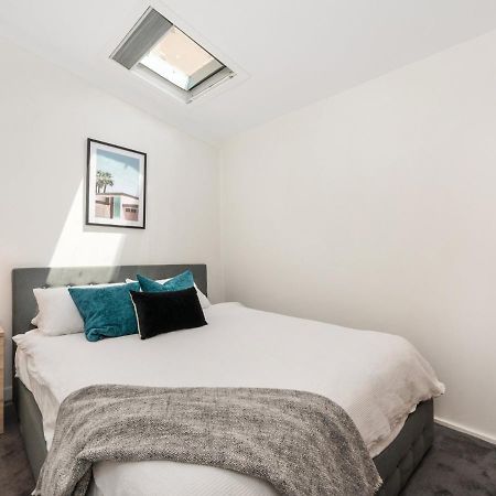 Walk To The Mcg & Aami Park - Free Late Checkout - Great Location & Backyard Villa Melbourne Exteriör bild