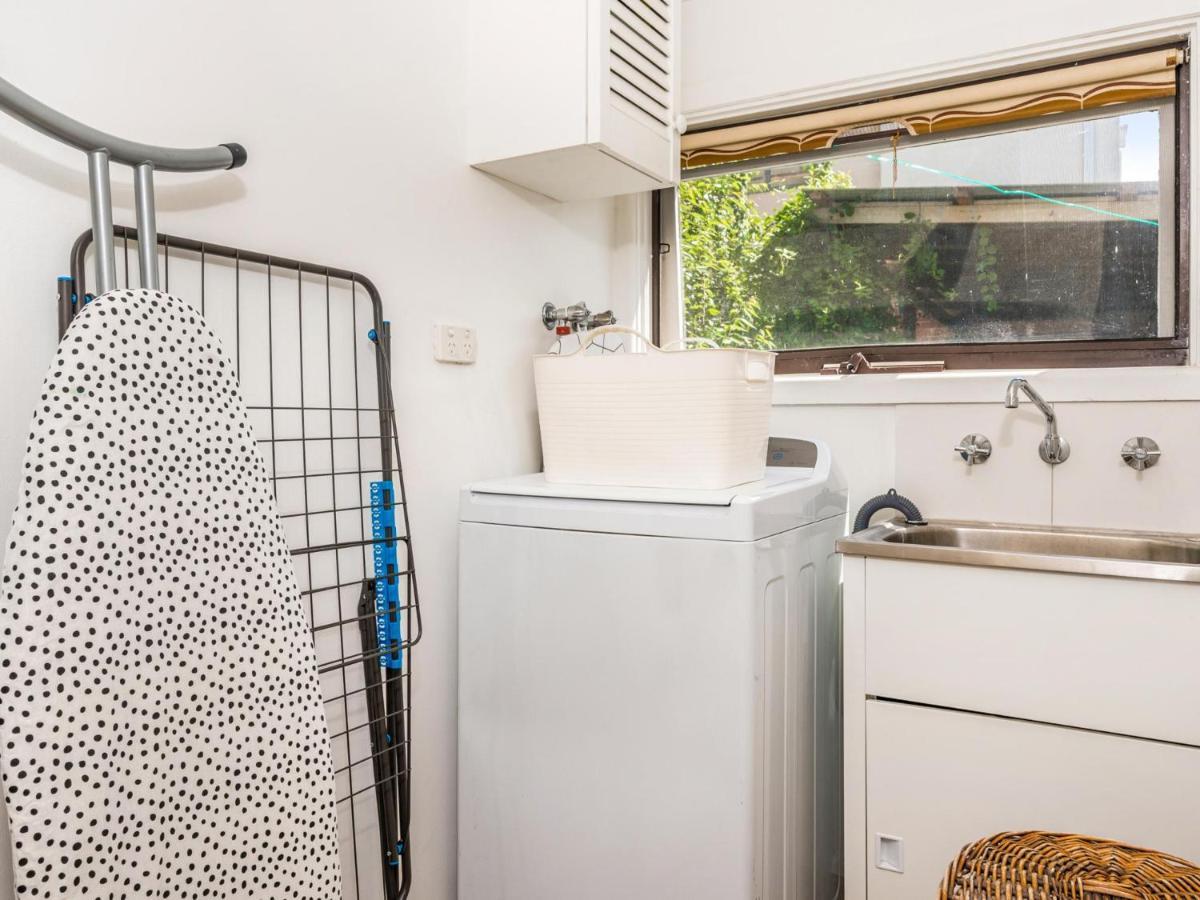Walk To The Mcg & Aami Park - Free Late Checkout - Great Location & Backyard Villa Melbourne Exteriör bild