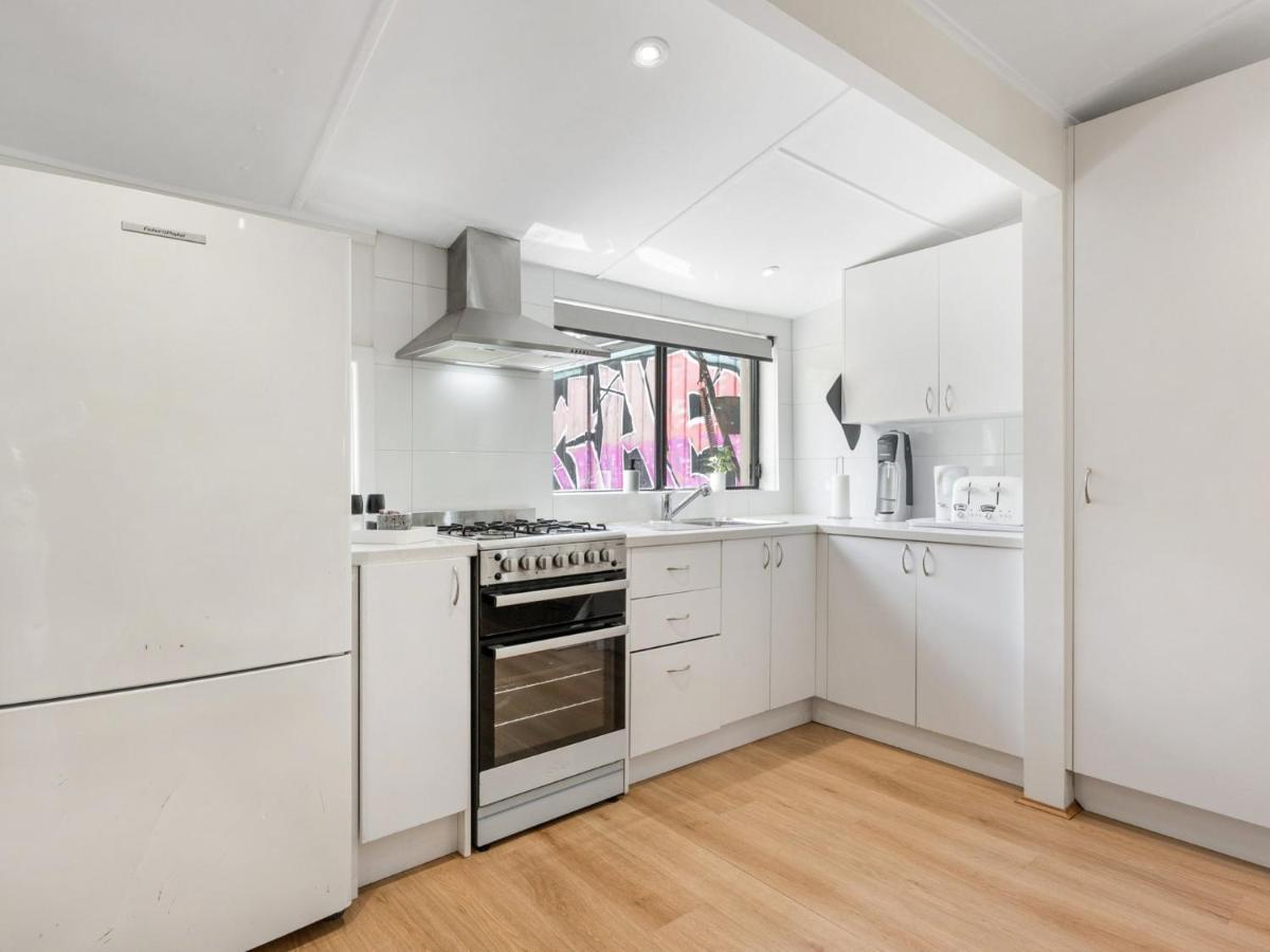 Walk To The Mcg & Aami Park - Free Late Checkout - Great Location & Backyard Villa Melbourne Exteriör bild