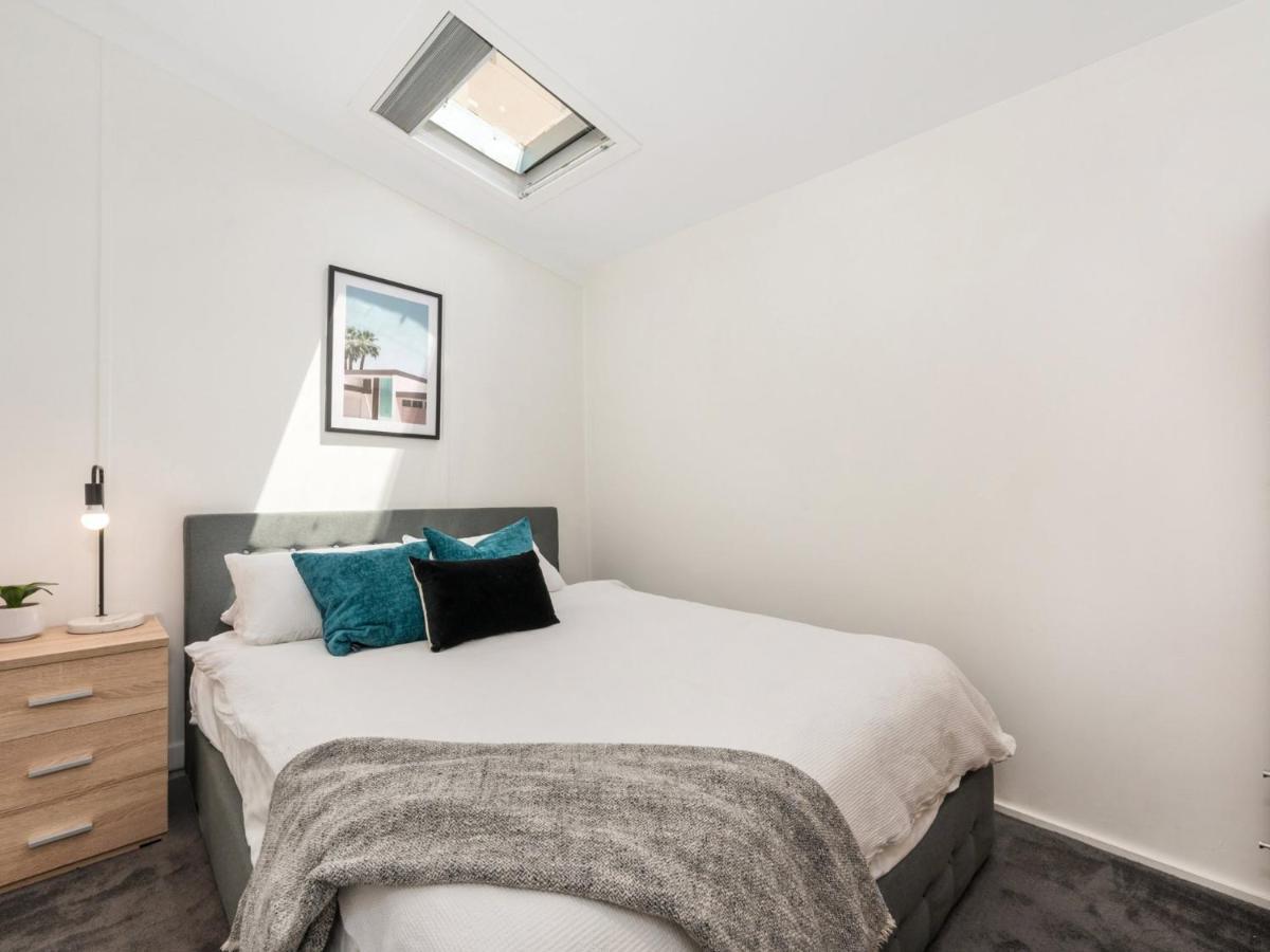 Walk To The Mcg & Aami Park - Free Late Checkout - Great Location & Backyard Villa Melbourne Exteriör bild