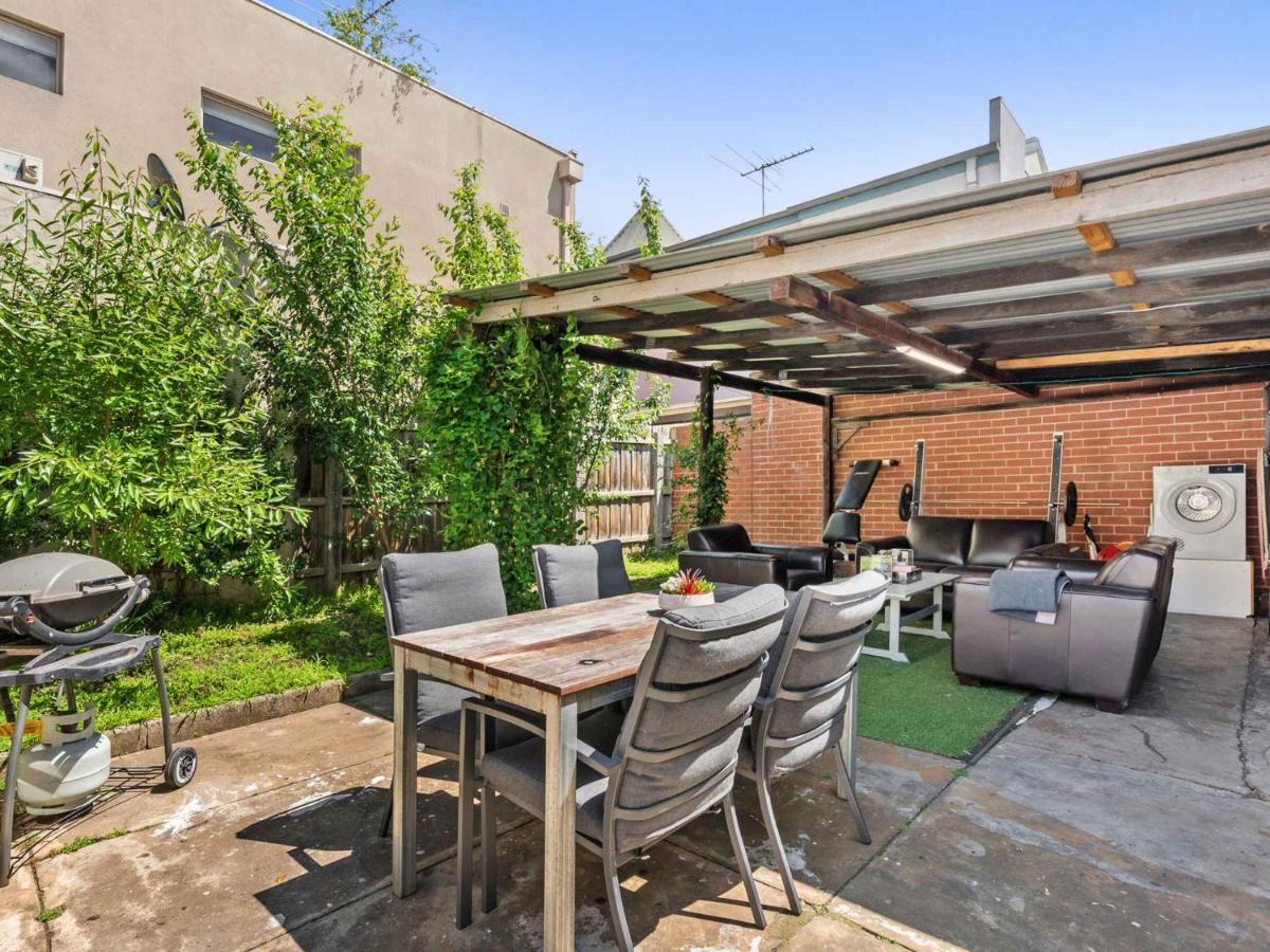 Walk To The Mcg & Aami Park - Free Late Checkout - Great Location & Backyard Villa Melbourne Exteriör bild