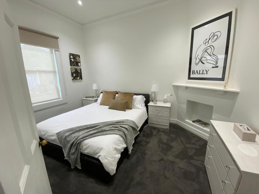 Walk To The Mcg & Aami Park - Free Late Checkout - Great Location & Backyard Villa Melbourne Exteriör bild