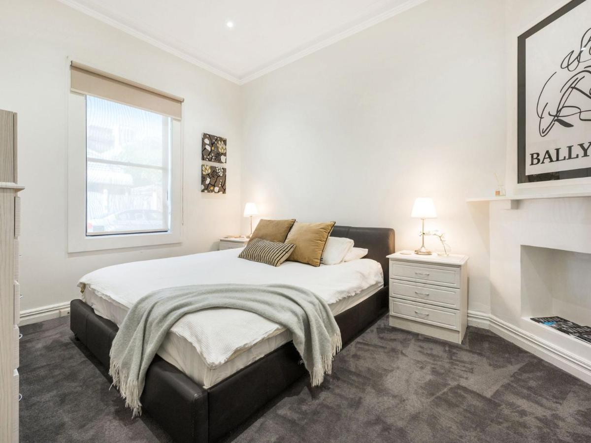 Walk To The Mcg & Aami Park - Free Late Checkout - Great Location & Backyard Villa Melbourne Exteriör bild